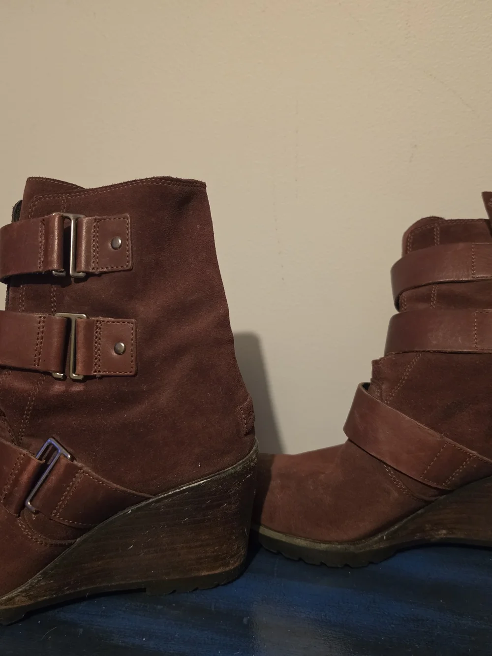 Sorel Wedge Ankle Boots in Maroon Suede